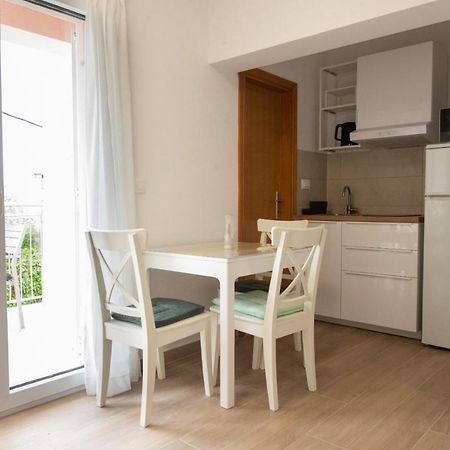 Charming Apartments Duce 奥米什 外观 照片