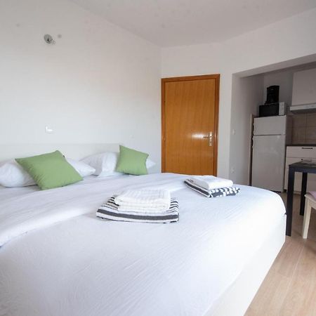 Charming Apartments Duce 奥米什 外观 照片