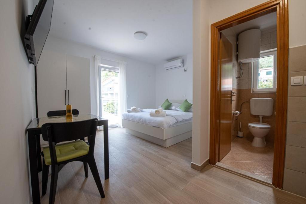 Charming Apartments Duce 奥米什 外观 照片