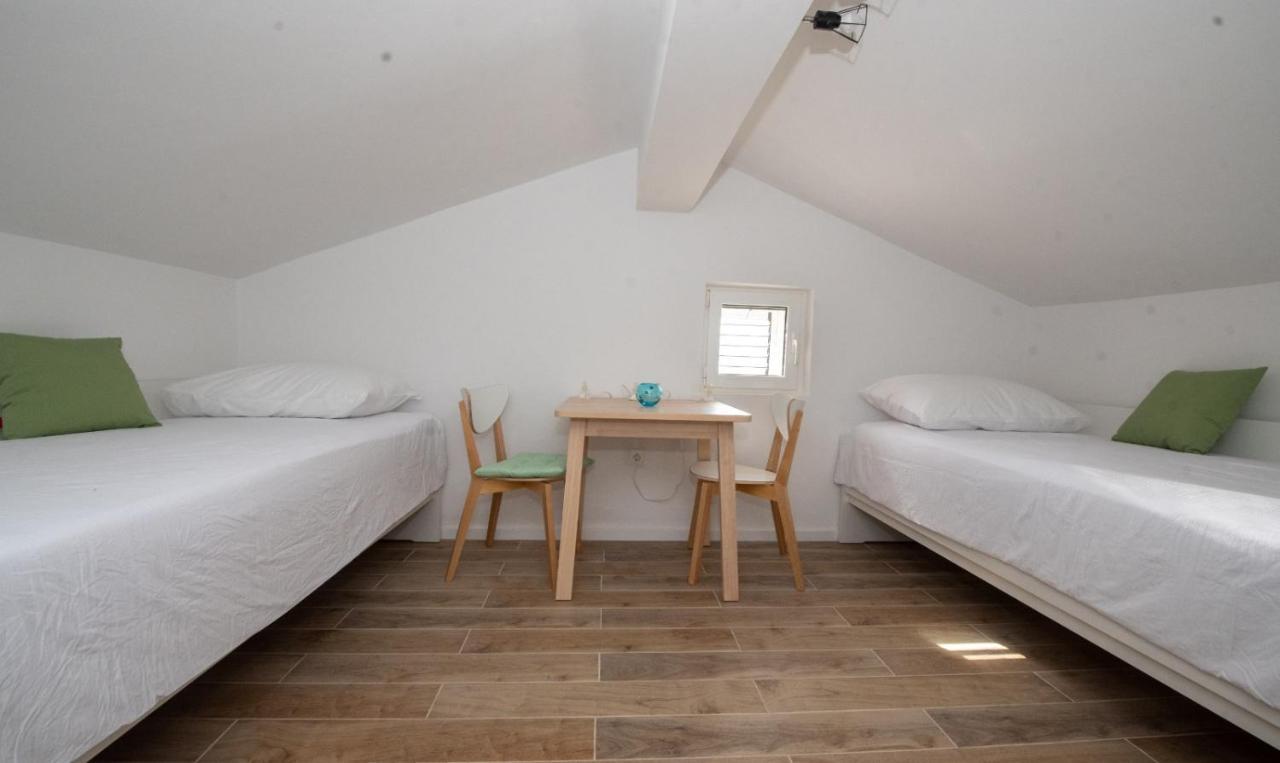 Charming Apartments Duce 奥米什 外观 照片