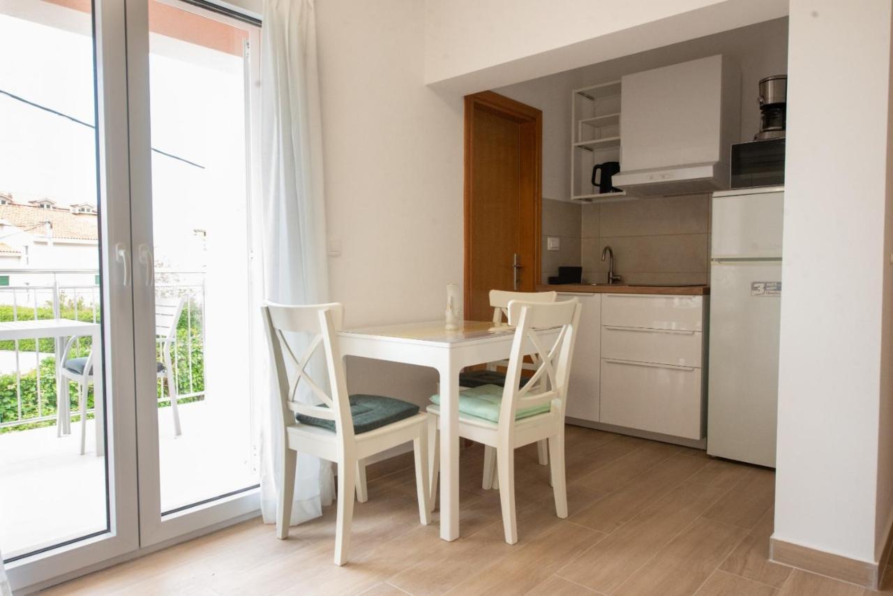 Charming Apartments Duce 奥米什 外观 照片