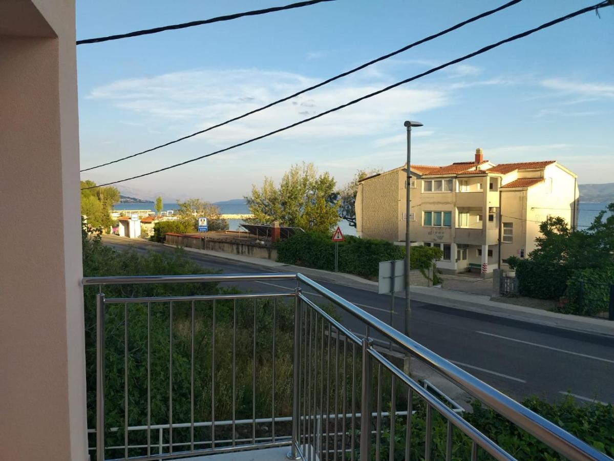 Charming Apartments Duce 奥米什 外观 照片