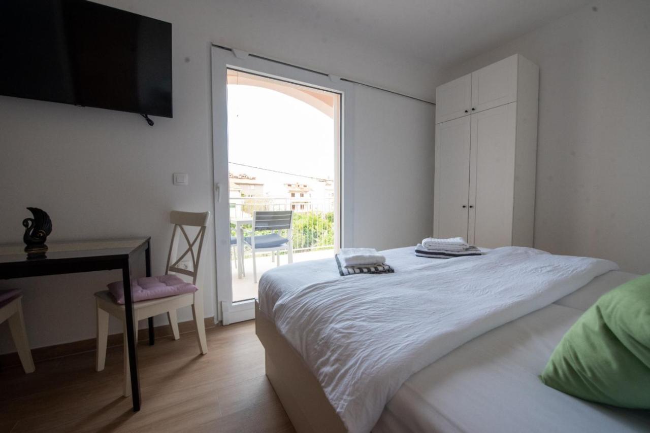Charming Apartments Duce 奥米什 外观 照片