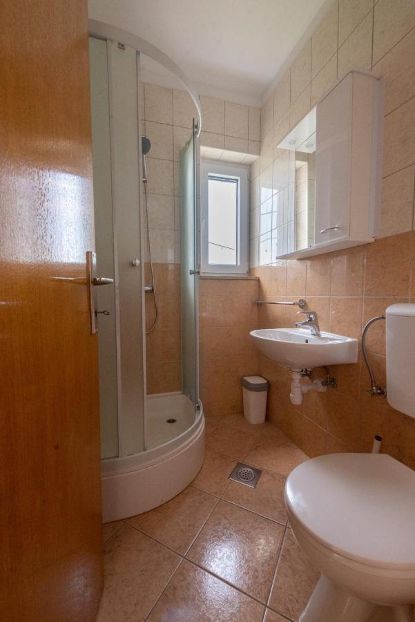 Charming Apartments Duce 奥米什 外观 照片