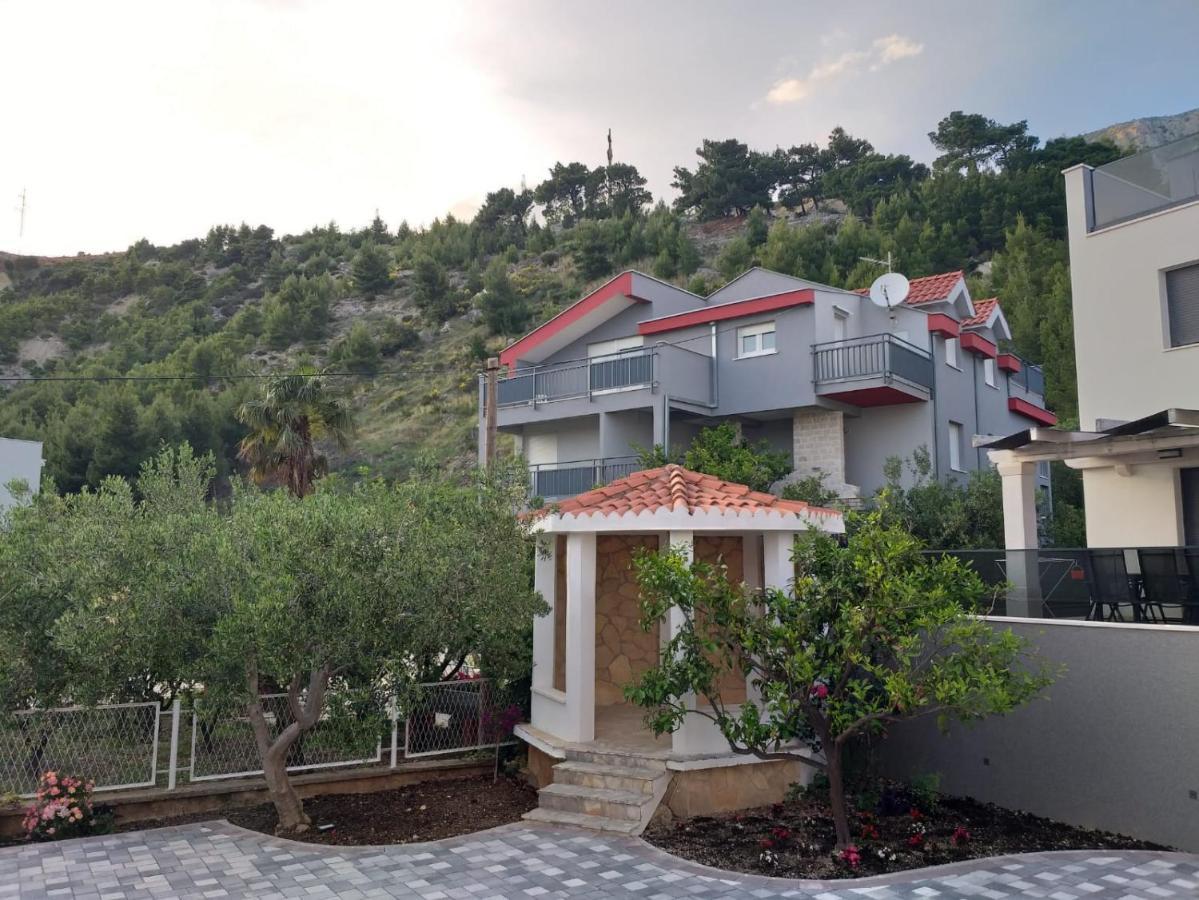 Charming Apartments Duce 奥米什 外观 照片