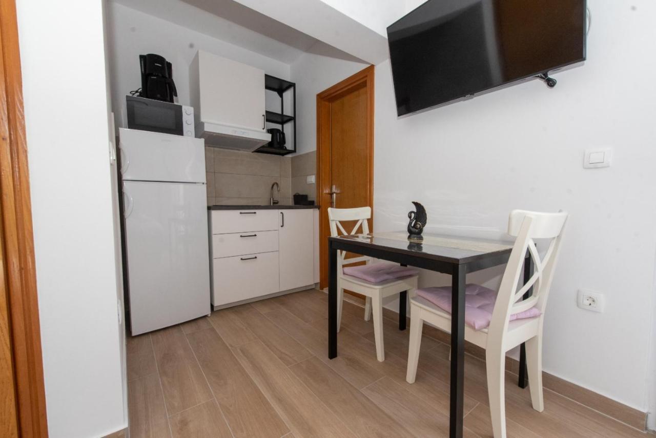 Charming Apartments Duce 奥米什 外观 照片