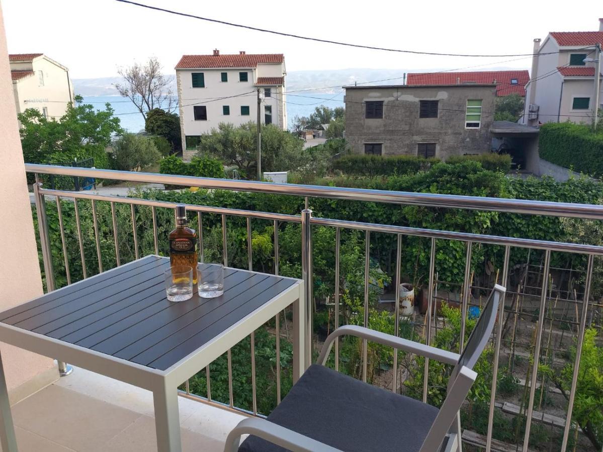 Charming Apartments Duce 奥米什 外观 照片